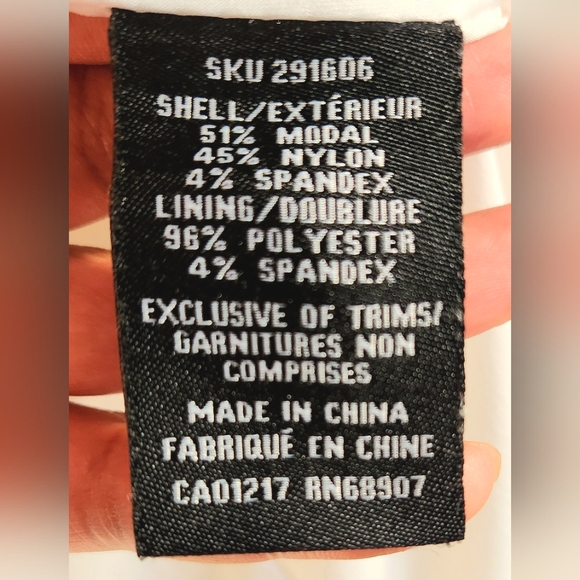 Le Chateau Single Button Fitted White & Black 3/4 Sleeve Faux Pocket size Small - Picture 5 of 12